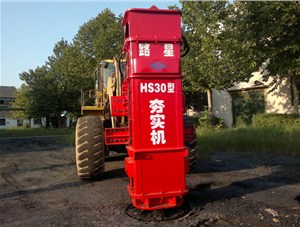 高速液壓夯實(shí)機的在基礎建設中的應用